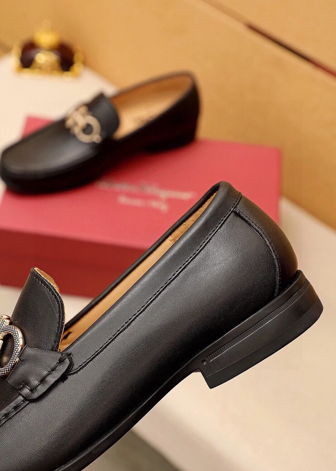 Men's shoes 💰480 💐 Product trademark: Ferragamo "Ferragamo" casual leather shoes Regular size: 38-44 (45🉑️customized) Product materials: Selected imported first-layer calfskin upper + luxury hardware buckle, imported water-dyed cow leather lining. Strong three-dimensional visual effect, original outsole color: 3⃣️seed leather materials available